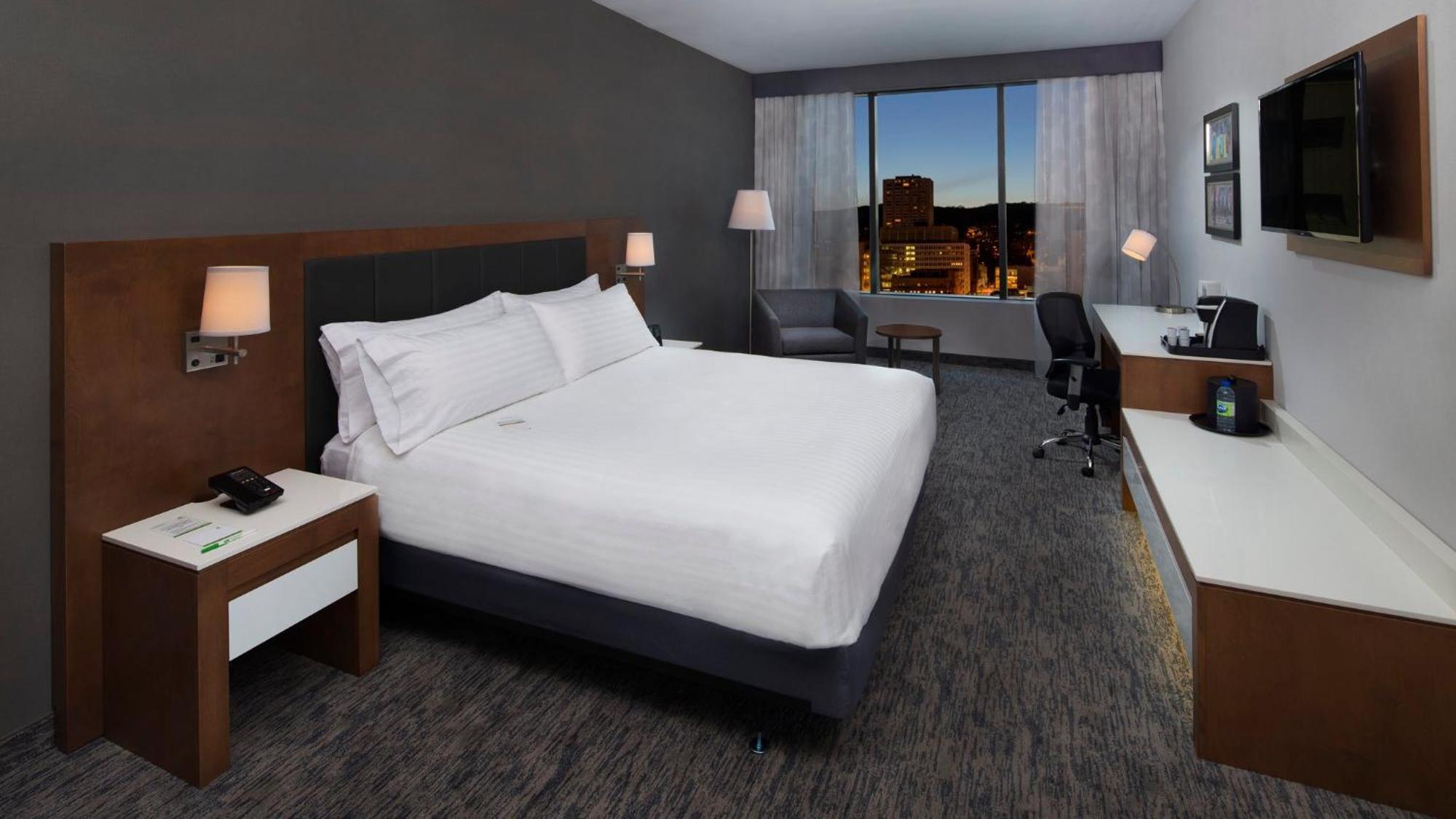Holiday Inn Hotel & Suites - Montreal Centre-Ville Ouest, An Ihg Hotel מראה חיצוני תמונה